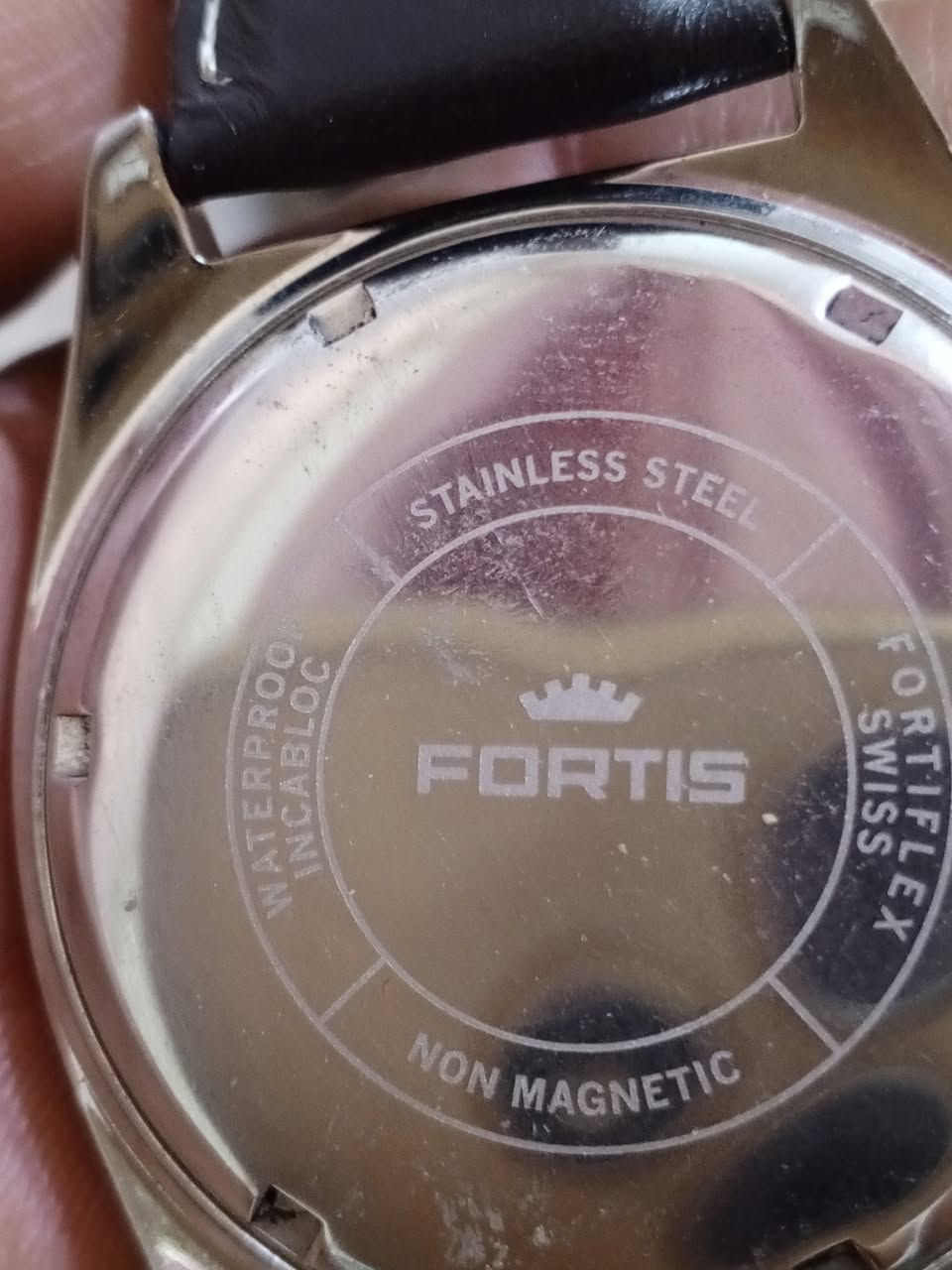 السلام عليكم 
ساعه فورتس سويسري أصلي 
الساعه تكويك قطر  43


**إذا كنت صاحب هذا الإعلان وتريد حذفه لأي سبب، رجاءا أرسل رسالة إلى الدعم الفني**