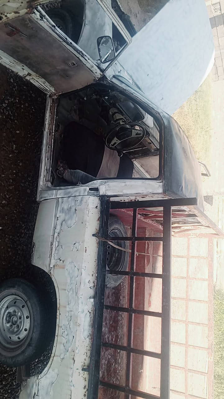 السلام عليكم
بكم 82 للبيع گير ومحرك شرط بدون رقم مكفوله دوله وعشاير السعر 9 وبيها مجال 

اتصال ***********
