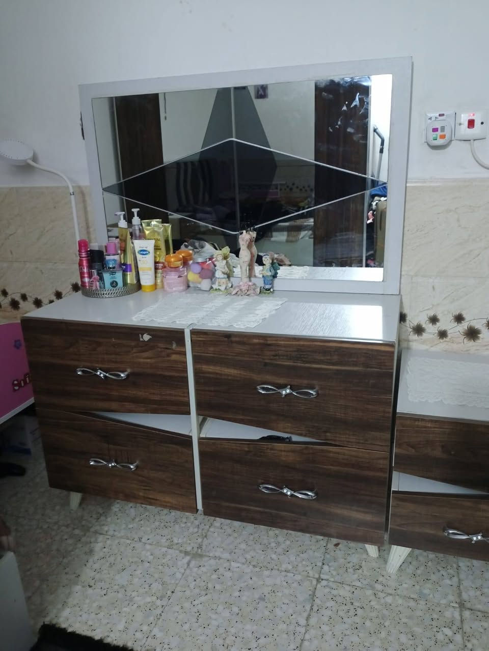 غرفه نوم تركيه
جرارات سحب 
مكانه حي العدل 
5قطع 
البيع او مراوس بجديده وانطي فرق


**إذا كنت صاحب هذا الإعلان وتريد حذفه لأي سبب، رجاءا أرسل رسالة إلى الدعم الفني**