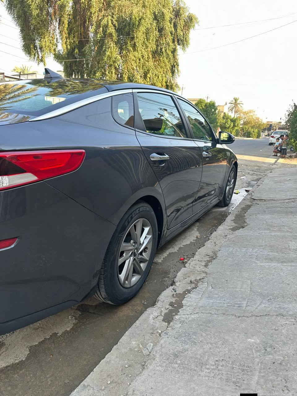 سلام عليكم 
كيا اوبتما للبيع 
رقم اربيل الجديد هزة جديده 
سياره جاهزة من كلشي مابيها نقص اي شي 
مواصفات fe  مثبت سرعة كروز 
حساسات مراية 
نظام قيادة عادي كومفورت  سبورت 
تحديد مسار 
مانع انزلاق 
السعر ١٤٠ وبيها مجال للشراي 
للتواصل ***********
***********
مكان السيارة الفلوجة
