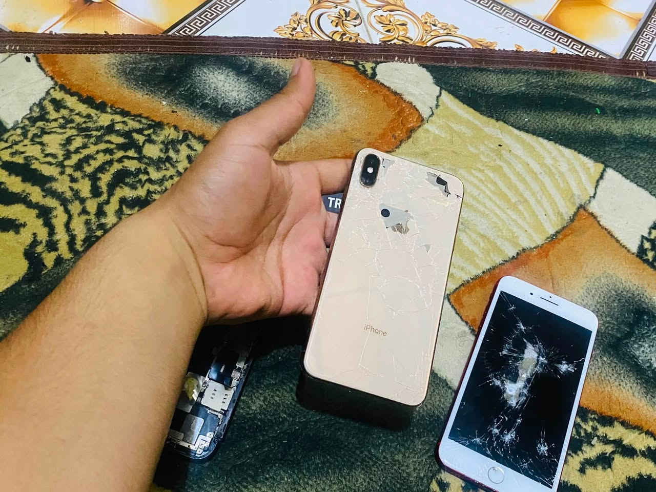للبيع أجهزه ٣ايفونات 
اكس ماكس ذاكرة 256 بطاريه ٧٤ مكفول عوزله بس شاشه 
ايفون ٧ بلاص ذاكره ١٢٨ مبدل بس بطاريه عوزله شاشه 
ايفون ١١ عوزله بطاريه وشاشه أو تستفاد منه قطع 
كلهن ب ١٥٠ الف 
خاص متوفر أو رقمي وتساب ***********
