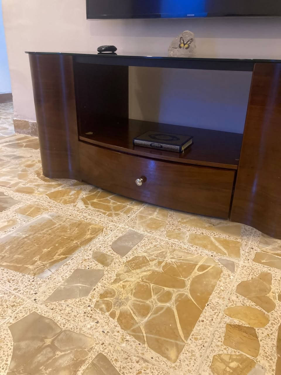 تخم نظيف ٩ مقاعد مع طبلات للبيع 
ميز تلفزيون 
التخم ٥٠٠ الف
بغداد الحريه


**إذا كنت صاحب هذا الإعلان وتريد حذفه لأي سبب، رجاءا أرسل رسالة إلى الدعم الفني**