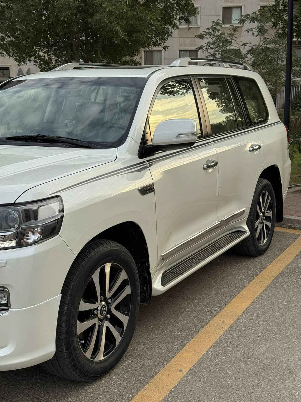 للبيع ..
لاندكروز 2019 ساز اصلية باب اول 
محرك 4.6 V8 

مكفولة كفالة عامة بدون صبغ بدون بارد بدون تبديل السيارة جديدة كلش 

ماشية : 74 km حقيقي

فول مواصفات 1/1 معروفة مواصفات الساز 8 سلندر 

رقم بغداد
 
استفسار : ***********
