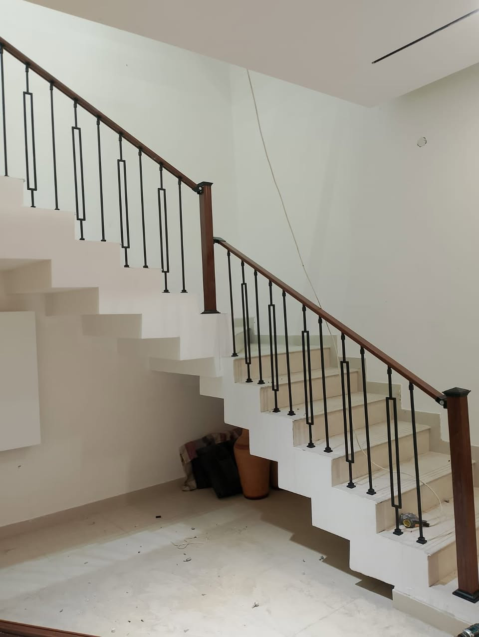 تم التنفيذ في الناصرية 
محجر حديد كلاسك ومودرن 
متوفر جملة ومفرد 
*********** 
الناصرية السيف خلف المصرف العقاري
