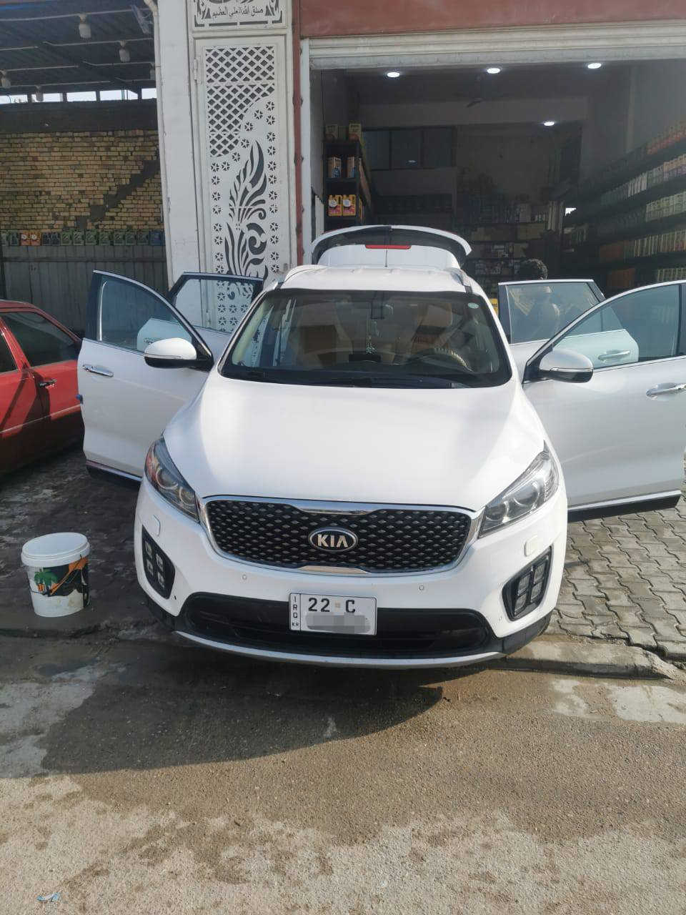 السلام عليكم (للبيع)
سورنتو مديل 2018.  خليجي  مكفوله كفاله عامه  عدا رصعه بلصندوق موضح بل صور  وبارد شبر  بل باب الخلفي 
6سلندر3500. 7راكب رقم اربيل هزه وسنويه جديده ل 2030  
السياره خير من لله 
موصفاتها  كامله عدا البنوراما  ..صندوق كهربائي ..شاشه كبيره
حساسات امامي خلفي كلهن شغالات تبريد 3قطع منفصل 
بصمه فتح وقفل .. ترحيب بل مري  ..مري شفط وباقي المواصفات معروفه 
ماشيه 85.  
اسبير بعده منازل كتلوكات كلهن موجودات 
مكاني بصره قضاء المدينه 
السعر 235 وبي مجال قليل حك الجيه 
رقمي ***********
