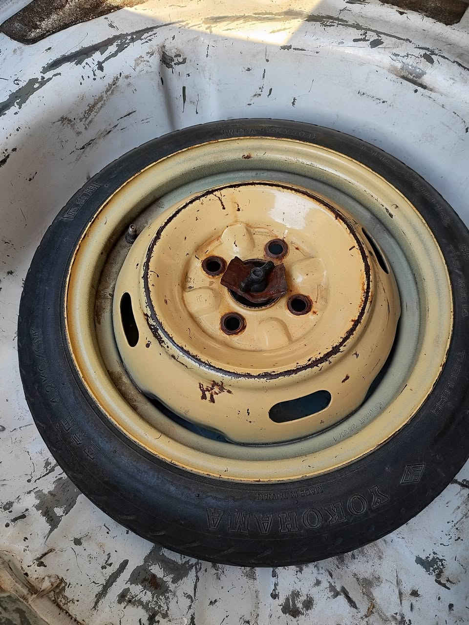 سيارة كورلا  1993 للبيع شرط كير ومحرك ع. فحص  رقم نينوى رقم الجديد سنوية بأسمي ابيع تحويل مباشر تايات نظيفه صبغ فقط دائرة وحدة وبيها بارد وتكحيلات بسيطه شرط بدون اي خياس كير توماتيك جامات كهرب فقل مركزي السعر 64 الشراي يتصل ويدلل 
***********
