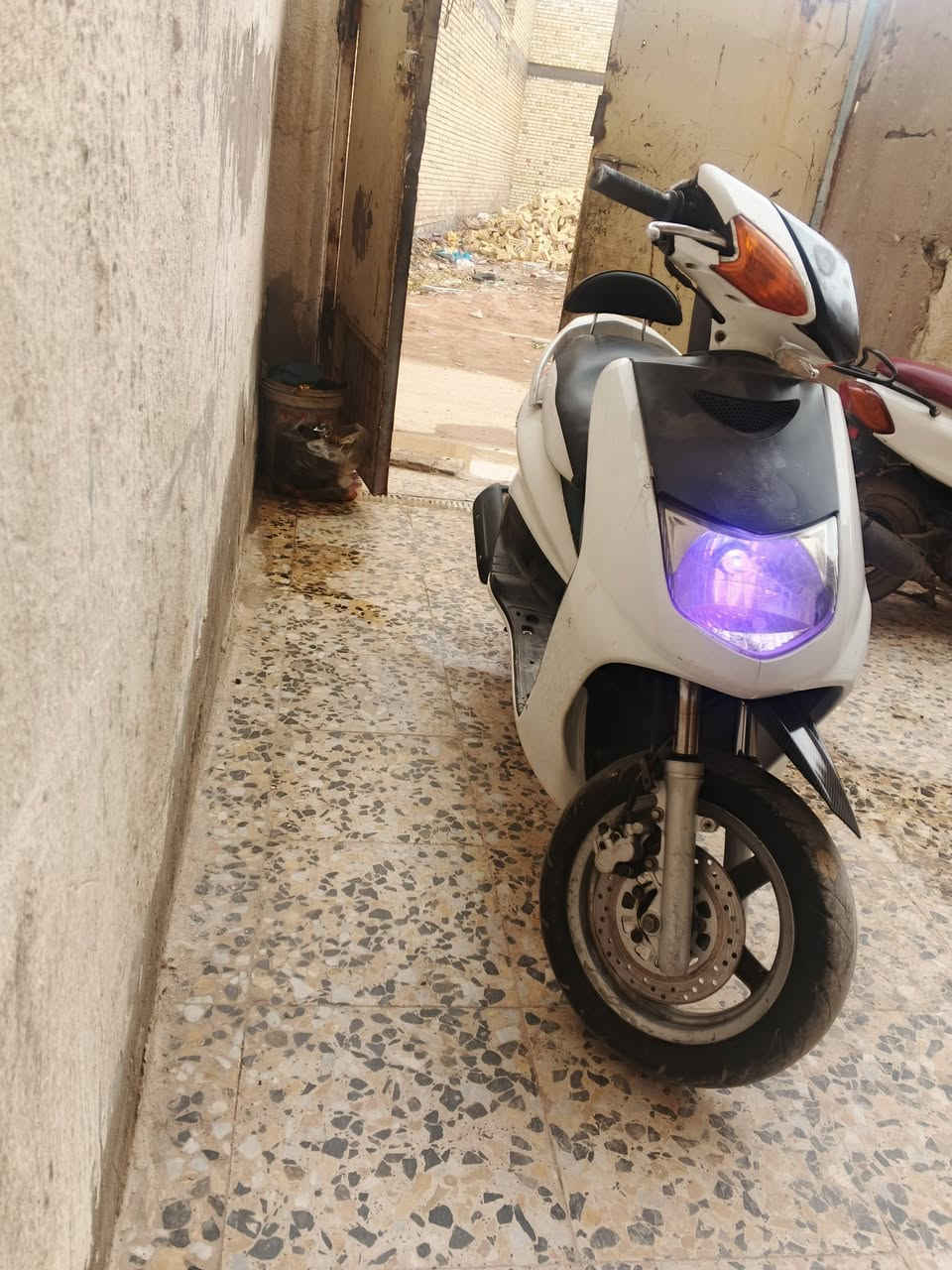 السلام عليكم دراجة سكنس للبيع ياباني 110الدراحة خير من الله شلعة معدل حلوة بيهة كلج رياضي خلفي مكينة مكفولة كفرات بلادي نقصهة بس باتري باتريهة كاعد الدراجة هندر واحد شوكت ما تريد السعر 400وبيهة مجال لعنوان البلديات وهاذة رقمي***********
