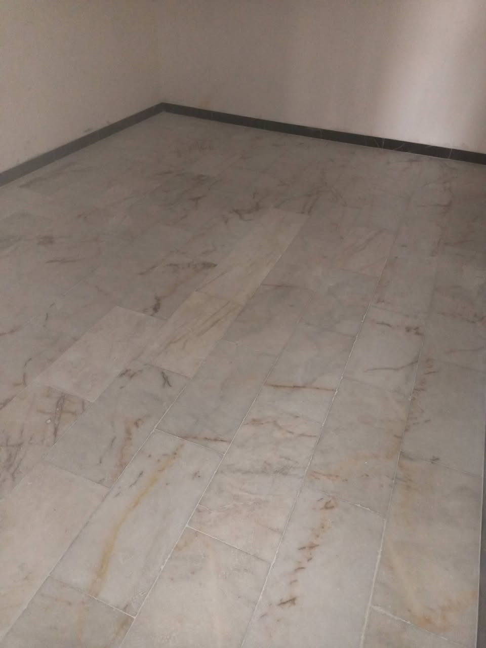 السلام عليكم خلفه سيراميك بورسلين الواح ومرمر وشغل درجه اولى والتزام ودقه بالعمل وهدا رقمى ***********/***********
