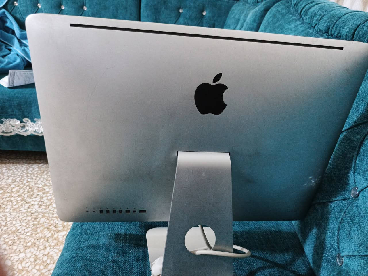 Apple wired keyboard 
نظام التشغيل ماك OS
ماركه المعالج ونوعه انتل كور 5i
حجم الشاشه اكثر من 17 
حجم الذاكرة 8
مستعمله كلش قليل مشتغله اقل من عشر مرات 
السعر 150 بيه مجال للشراي


**إذا كنت صاحب هذا الإعلان وتريد حذفه لأي سبب، رجاءا أرسل رسالة إلى الدعم الفني**