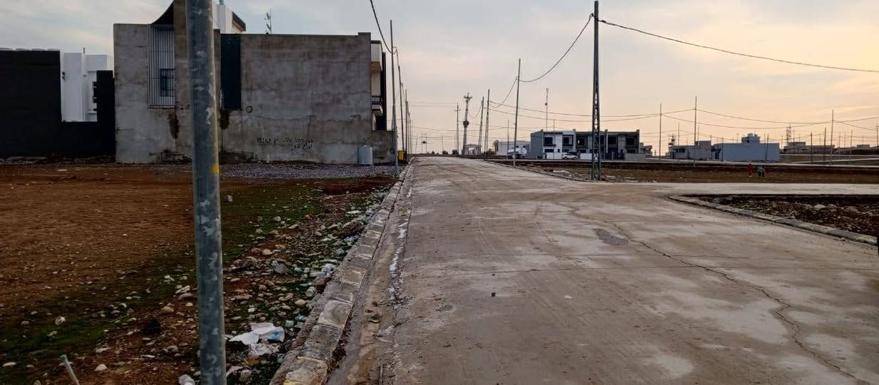 ارض للبيع في جمعية الزراعه قرب كلية الحياة في بداية التقطيع مساحة الارض ١٥٠م واجهه ٧.٥٠ متر اتجاه غروب قرب المنتزه سعر الارض ٣٠ مليون وبيها مجال بسيط بالسعر للاستفسار الاتصال على الأرقام التاليه 
***********  /  ***********
