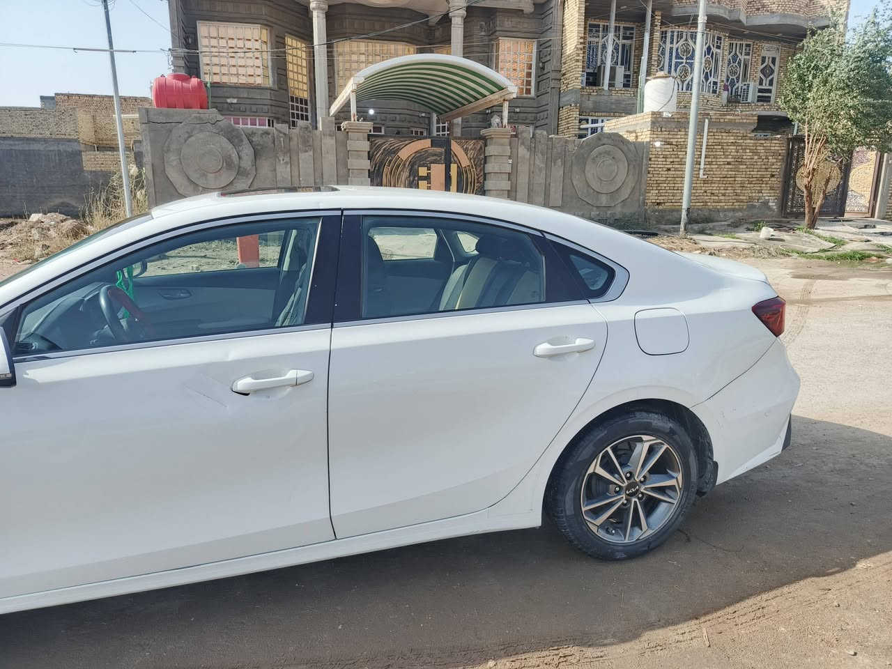 السلام عليكم سيراتو خليجي مديل 2022 فول موصفات محرك1600  ماعدا البصمه ربع بنيد صبغ وبارد طرف جاملغ امامي اثر طخه جوا قبق بنزين جاملغ خلفي ماعدل مصبوغ شبر  السعر 157بيه مجال 
ماشيه 108الف كيلو
رقم بغداد مكاني الناصرية رقم ‏‪***********
