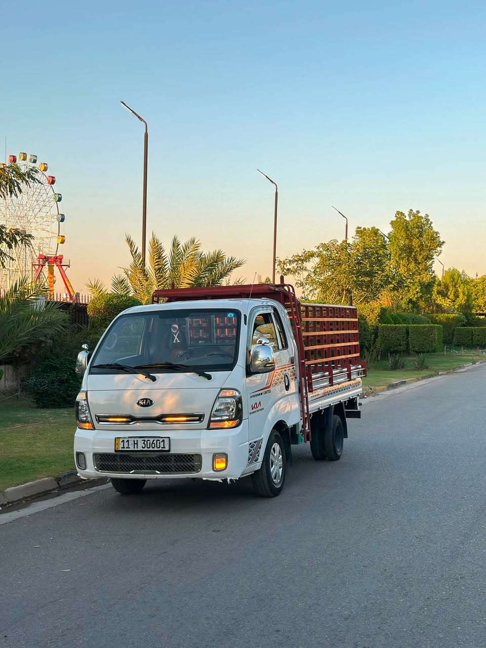 كيا بنكو 2022
محرك مجفت جديد 

مكفوله من الصبغ والتبديل 

بيه شخط بسيط 

ماشيه 108 

تخم تاير جديد 

تبريد ثلج 

رقم بغداد تحويل مباشر 

السعر 138 

مكان السياره بغداد حي الجامعه 

الرقم ***********
