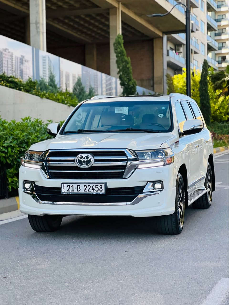 السلام عليكم 
🚘 للبيع | تويوتا لاندكروزر كراند تورنيك 
 GXR Grand Touring V8 
موديل 2019 
📍 الممشى: 45 ألف كم فقط حقيقي

✅ محرك V8 سعة 4.6 لتر (4608cc)
✅ قوة 304 حصان
✅ عزم 439 نيوتن متر
✅ كير أوتوماتيك 6 سرعات
✅ دفع رباعي دائم Full Time 4WD
✅ نظام Crawl Control للطرق الوعرة
✅دبل ماوس
✅كرسي السائق والسكن كهربائي
✅الصندوق كهربائي 
✅كشنات جلد
✅شاحن واير لس Wireless Charging
✅ثلاجة
✅تبريد مركزي
✅ خزان وقود 138 لتر
✅ ليدات أمامية مع DRL
✅ فتحة سقف
✅ مرايا كهربائية قابلة للطي
✅ ستيب جانبي
✅ شبك كروم Grand Touring
✅ سبويلر أمامي وخلفي
✅ حساسات أمامية وخلفية
✅ كاميرا خلفية
✅ ويل ألمنيوم سبورت
✅ تشغيل بصمة Smart Key
✅ تبريد كونسول وسطي
✅ ستيرن جلد وخشب
✅ شاشة ملاحة 10 إنج
✅2شاشات خلفية
✅ بلوتوث + USB
✅ تحكم من المقود
✅ مكيف أوتوماتيك مزدوج أمامي مع مكيف خلفي
✅ داخلية بيج نظيفة جداً
أنظمة الأمان:
✅ ABS
✅ VSC مانع الانزلاق
✅ EBD
✅ Hill Start Assist
✅ نظام مراقبة ضغط الإطارات
✅ وسائد هوائية أمامية وستائرية
✅ ISOFIX للأطفال
✅ بدون أي حادث
✅ بدون تبديل أي قطعة
✅ ممشى أصلي 45 ألف كم فقط
✅ مالك واحد منذ الشراء
✅ مغلفة نانو سيراميك للمحافظة على الصبغ واللمعة
✅ صيانة دورية ومنتظمة
✅ لا تحتاج أي مصروف
✅ جاهزة للفحص بأي مكان

سيارة بهذا الموديل وبهذا الممشى وبهذه الحالة نادراً ما تتوفر بالسهولة ، والعارف باللاندكروزر يعرف قيمة سيارة موديل 2019 وممشاها 45 ألف فقط
سيارة مشتريها صفر km ، وأنا المالك الوحيد إلها من سنة 2019 ولحد الآن، استخدام شخصي وبيت، ومحافظ عليها بصورة استثنائية.

💰 السعر: 535$ 5 شدات و 35 ورقة
اشتريتها بسنتها  بحدود 70 ألف دولار (7شدات) وحالتها الحالية تشهد على مقدار العناية والمحافظة عليها وبالعافية على الي تصير قسمتة 

📍 الموقع: السليمانية
📞 التواصل: ***********
متواجد واتساب فايبر ماسنجر السليمانية, العراق
