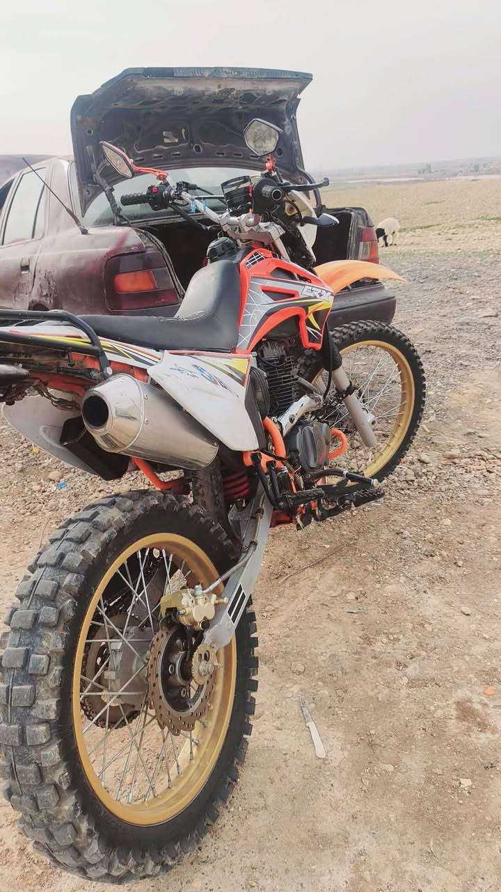 السلام عليكم قفاز للبيع سييراكس محرك 300 موديل 24 كلشي شقال شرط مكان عوسجه القياره سعر السعر 975 بس مجال لطيبين  خاض ماكو  بس عل خط، ***********
