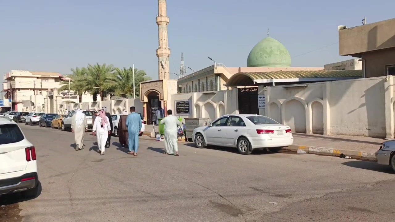 قطعة للبيع في حي نزال ركن شارع 20 مقابل جامع عبد العزيز السامرأي مساحة 736 للاستفسار مكتب الحمداني مقابل مطعم حجي حسين ***********
