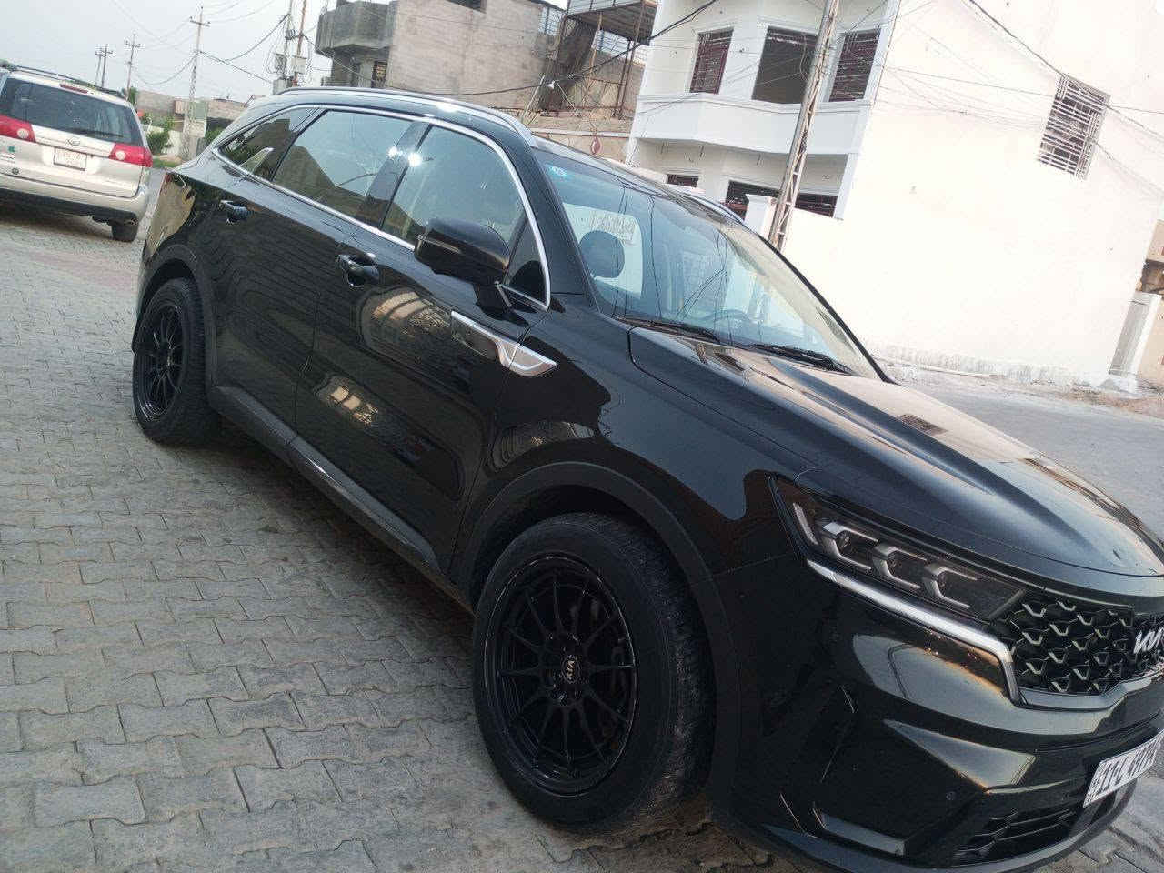 السلام عليكم 
للبيع سورنتو 2022 هايبرد وأرد أمريكي..حادثها بنيد و دعامية بدون دواخل  
رقم بغداد بأسمي سنوية جديدة و هزة جديده 
كير و محرك و تبريد و كهربائيات خير من الله 
السيارة مخليلها طبقة حماية PPF 
ب 8 ورقات 
  السيارة فول مواصفات 

 🚗 فتحة بانوراما
🚗 4 أوضاع قيادة 
🚗شحن لاسلكي مع منفذ USB في كل مقعد
🚗حساس مطر 
🚗مري اوتو 
🚗بصمة وتشغيل عن بعد 
🚗كراسي كهرباء
🚗جنطة كهرباء
🚗هندبريك بصمة
🚗درايف مود 
🚗اوتو هولد 
🚗مساعد انحدار 
🚗مانع انزلاق 
🚗كير ماوس
🚗مثبت سرعه و تحديد مسار 
🚗 4 سلندر  تيربو
🚗6 راكب كشنات سياحي Vip 
🚗لايت عالي ناصي زنون 
🚗لد ليزري نهاري 
🚗حساسات امامي خلفي 
🚗حساسات أطار
🚗كامرة دوارة 
🚗شاشة تخدم نظام اندرويد و ايفون 
🚗 دفع رباعي 
🚗 أشاير بالمري
وبعد بيها مواصفات 
بيها كم قطعة صبغ و مسويلها سونار جديد شراي راسلني ادزلك السونار 
مكان السيارة بغداد
سعر   199وبي مجال
شراي يتصل
  ه***********
*********** بي واتساب
