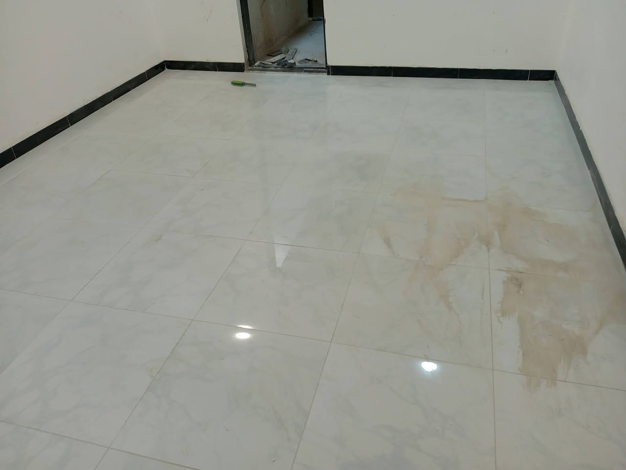 أعمالنا تطبيك سيراميك جدران ارضيه درج كافه انواع السيراميك  الواح
يرجى الاتصال على الرقم التالي ***********
واتساب
