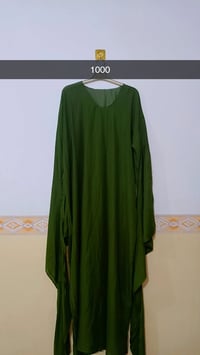 ملابس • ٢٠-٣٠ قطعة • توصيل