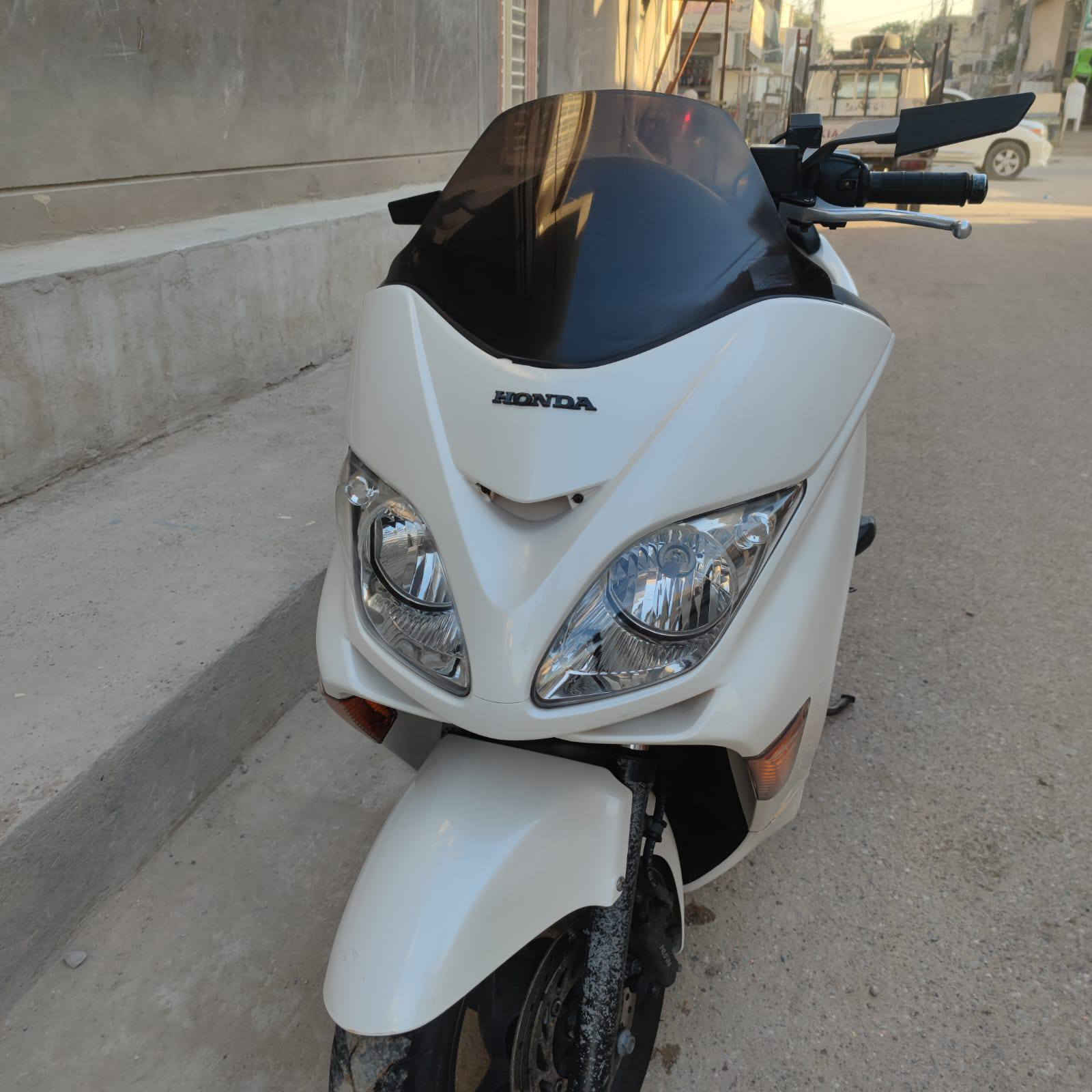 السلام عليكم
دراجه فورزا 0.8 6 كير 3 تحويلات مكفولة كفالة عامة للاستفسار على الرقم ***********
