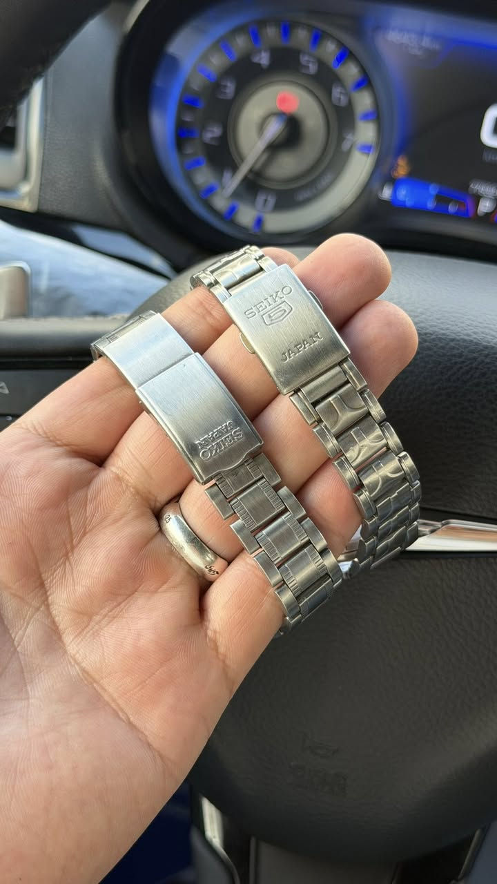 حلويات والسعر بلاش 55 الف فقط للقطعة
Made in Japan 🇯🇵
سيكو ياباني اصلي 
انتاج التسعينات 1990s
اوتوماتيك ⚙️
قطر 32 كلاسك
21 حجر
منفذ دي ديت عربي انكليزي
الساعة اساسية بالكاملة سير وبوك


**إذا كنت صاحب هذا الإعلان وتريد حذفه لأي سبب، رجاءا أرسل رسالة إلى الدعم الفني**