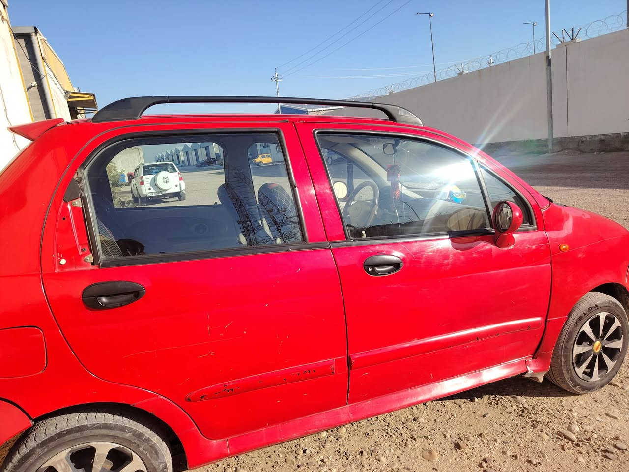 للبيع
سيارة شيري كيو كيو موديل ٢٠١٢
السياره نقصه تبريد 
كير و منظومة كله جديد
المحرك نظيف
السياره باسمي
أريده ب 28 وبيها مجال بسيط
الاتصال على الرقم أو واتساب ***********
