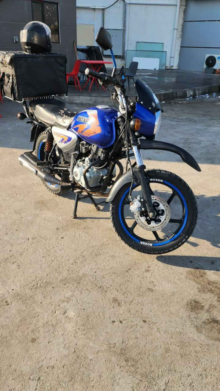 السلام عليكم دراجه بوكسر موديل 21 دراجه كامله أوراق اصوليه مكاني بغداد الحسينيه  سعر 1300  رقم واتساب موجود ***********
