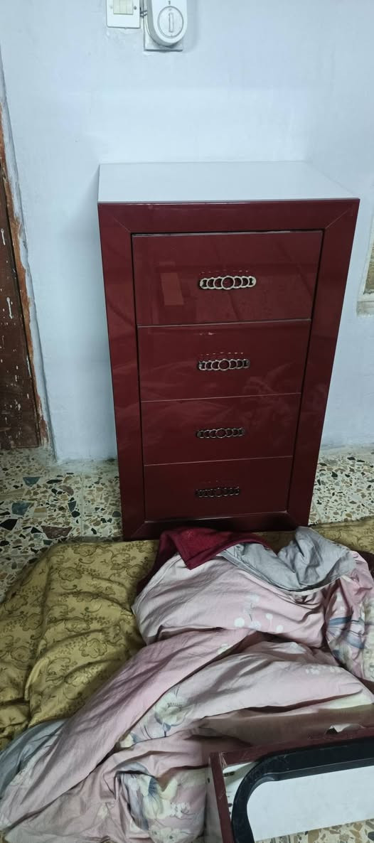 سلام عليكم غرفه نوم تركي للبيع 7قطع مستخدة نضيفه 500 وبيه مجال بكاني ديالى بعوبه كاطون الرازي ستفسار خاص او تصال ***********
