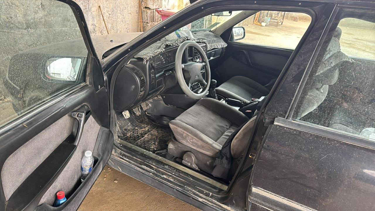 السلام عليكم اخوان من رخصةمدير الكروب اوبل اوميكا للبيع موديل 92 سياره كامله ومابيهة اي صبغ تشغل وتطلع كير عادي مكينه صدر امامي خلفي خير من الله يرادلهة ملاحظات بسيطه بسمي رقم انكليزي سنويه لل 2030 تحويل ثاني يوم السعر 36 وبيهة مجال للشراي متواجد حالياً بكركوك للمعلومات السياره بالصور ما غاسلهة الاتصال على *********** وبي وتساب
