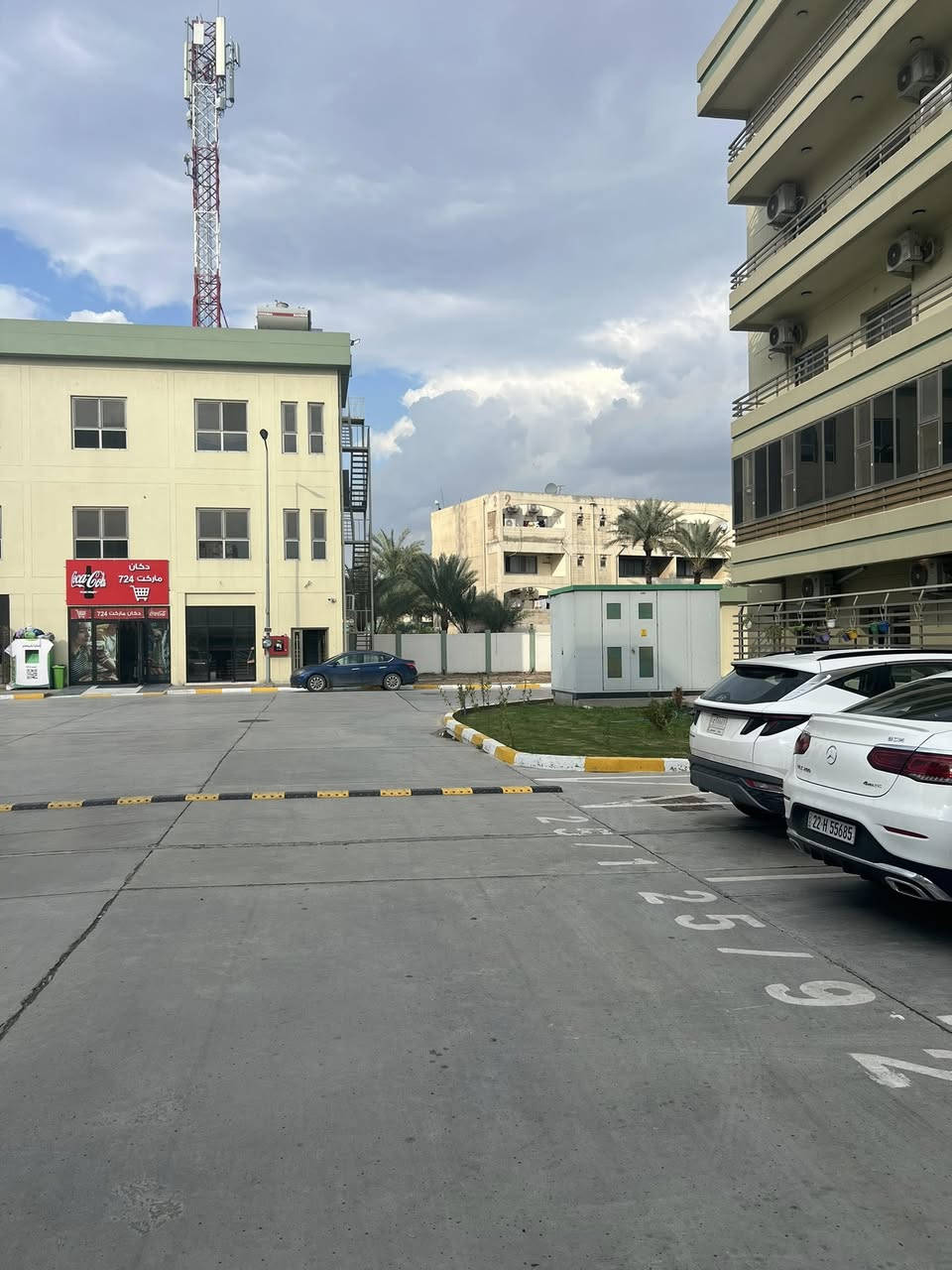 شقة للبيع بمساحة
بمساحة 150 

في مجمع سومو السكني

طابق ثاني

C24

شقة 7

سند طابو صرف 

زيونة 📍 مقابل مدينة العاب بغداد المائية

للتواصل ***********
