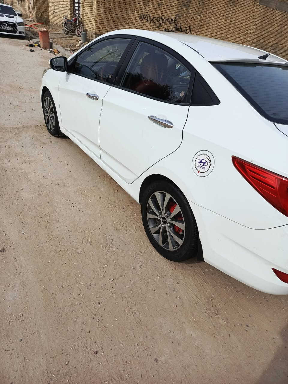 السلام عليكم اكسنت موديل2013 خليجي رقم ذي قار انكليزي تحويل ثاني يوم  محرك 1600 السياره جاهزه كير محرك تبريد حدايه  مكان السياره ذي قار الشطره ***********
