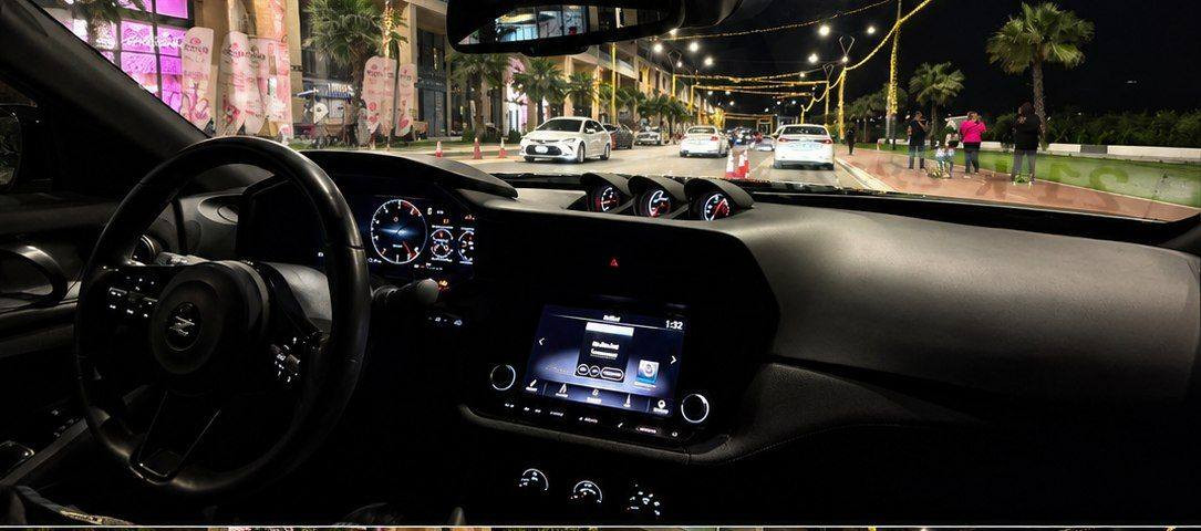 نيسان RZ34 او Z400
6سلندر تون تيربو 
كير عادي 6 نمر 
مرقم كامل قبل يومين ترقمت 
2راكب
سيارة فول الفول على اخر حباية 
للتواصل ***********
