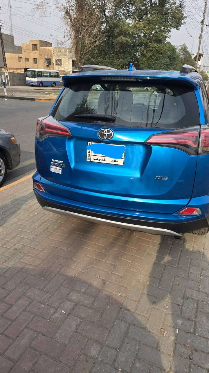 السلام عليكم راف فور موديل XLE   2018
دفع رباعي 
تبريد تدفئة 
شاشه كبيرة 
رادار 
مثبت سرعة
حادث  دعامية وجاملغ  فقط بدون ايرباك 
 بيها طخات بسيطة  
مكان السيارة بغداد 
للاستفسار رقم الهاتف 
***********
سعر 163  بيها مجال الشراي يتصل بغداد, العراق
