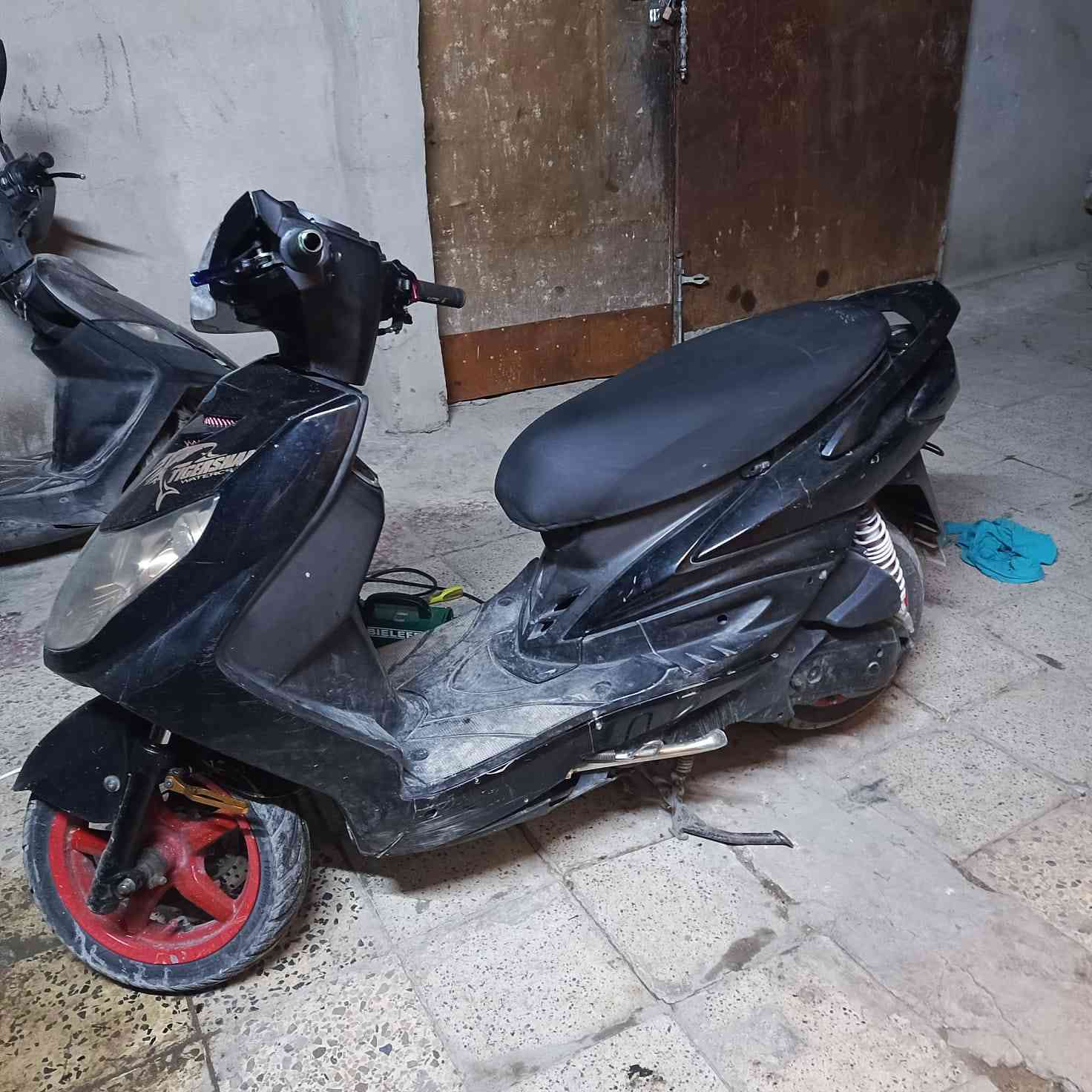 سلام عليكم دراجه سنكنس نقصها بس باتري جيب جطلاتك شغل واطلع مكينه خير من الله شوفه عينك *********** سعر 450 بي مجال مكاني غزاليه
