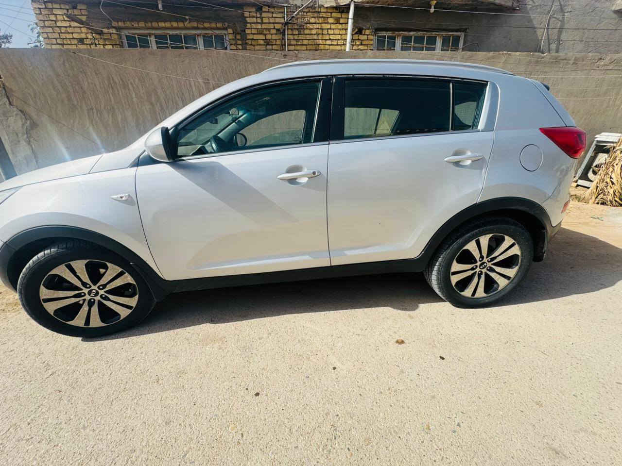 سبورتج  ٢٠١٦ خليجي بيهة صبغ بالخليج  اربعة ابواب  سيارة كفالة من الضربة جاهزة من كلشي كير مكينة تبريد تخم تاير حدادية  السيارة جاهزة من كلشي  ماشية ٢٠٠  السعر ١٣٥ وبيهة مجال
***********
***********
