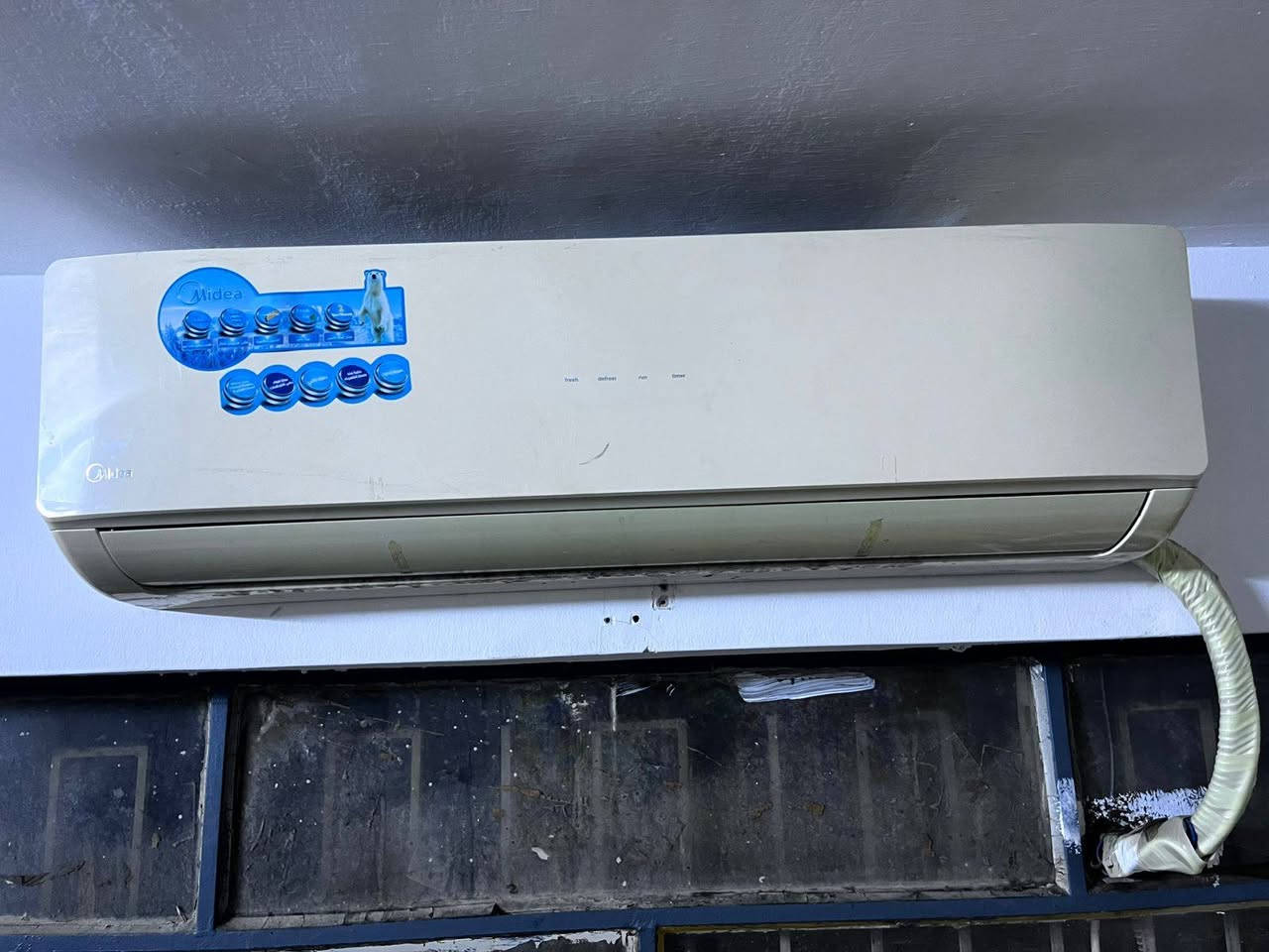 السلام عليكم سبالت مستعملة 
كري ٢طن انفيرتر نظيف نقص بس غاز  ٥٥٠ الف
كري ١.٥طن غاز ٤١٠  نظيف جدا ٤٠٠ الف
اواكس ١.٥طن نظيف  ٣٥٠ الف
توسوت ١طن نظيف جدا  ٢٥٠ الف 
ميدياستار ١.٥ طن  ٣٠٠ الف
ميديا ٢طن موديل قديم  ٢٥٠ الف
ميديا ٢طن عاطل ١٠٠ الف 
وتد ١طن  نوعيه غير معروفه نظيف جدا نوعيه غير معروفه تبريد ممتاز ١٥٠ الف
الموقع اليرموك حي الداخلية 
للاستفسار *********** يوجد واتساب
