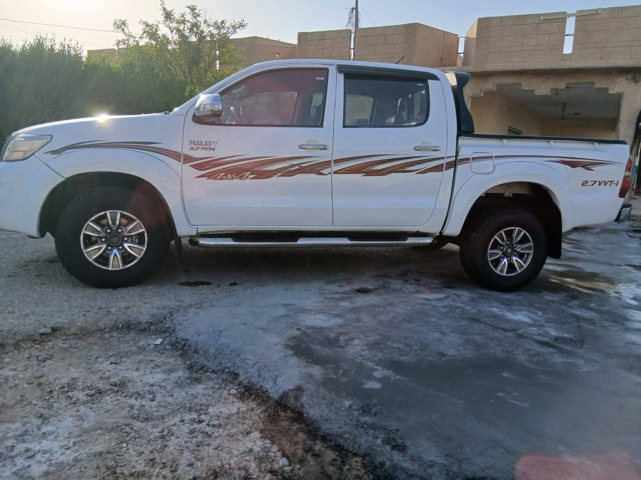 السلام عليكم  هايلوكس فورويل للبيع موديل ١٤ رقم بغداد وهزه جديده بسمي تحويل مباشر سياره جديده سونره بلنشر وبلاديه مكينه ما مفتوحه تخم تاير جديد سياره وتماتيك حداديه جديده المكان صلاح الدين بلد  للتفاصيل أكثر على الرقم ***********
