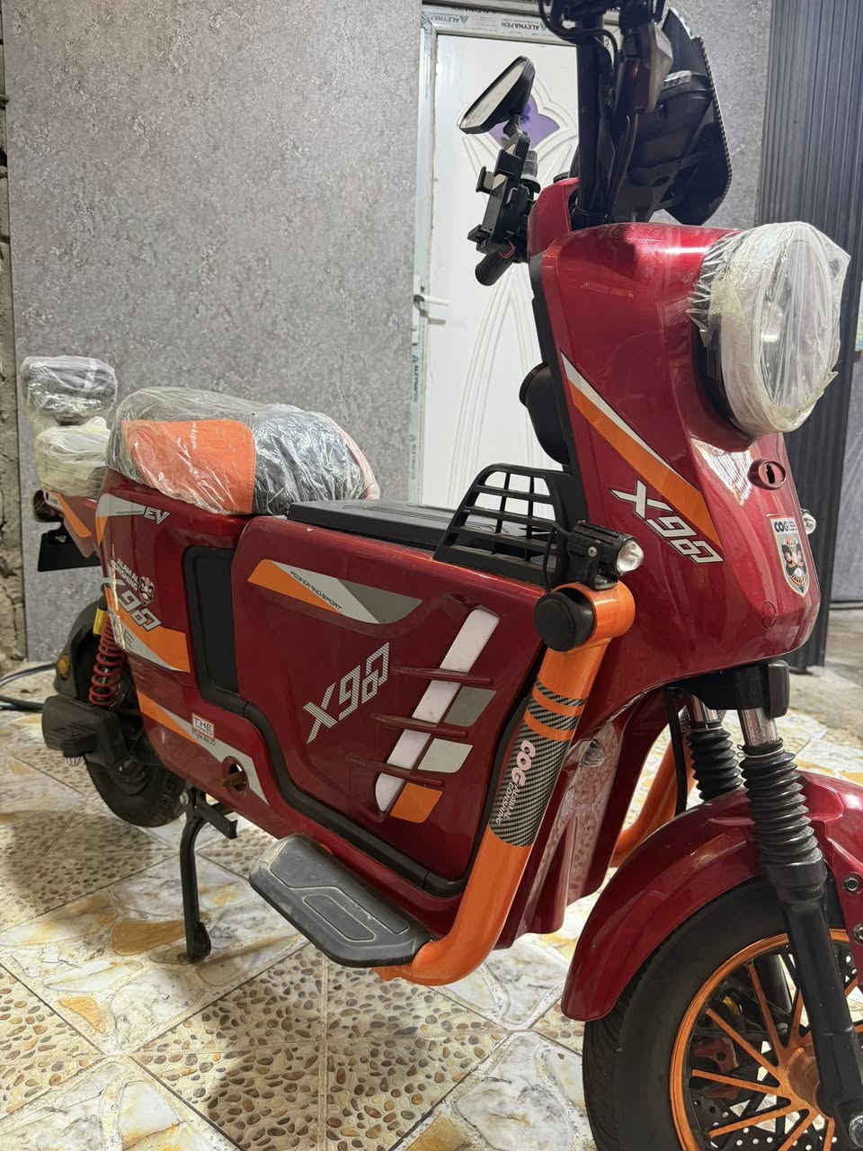 دراجه شحن للبيع x900  صار شهرين من اشتريتها استخدام شخصي كل اسبوع اطلع بيها مره هععع السعر ونهايتها ٥٥٠ وهذا رقمً موبايلي ***********
