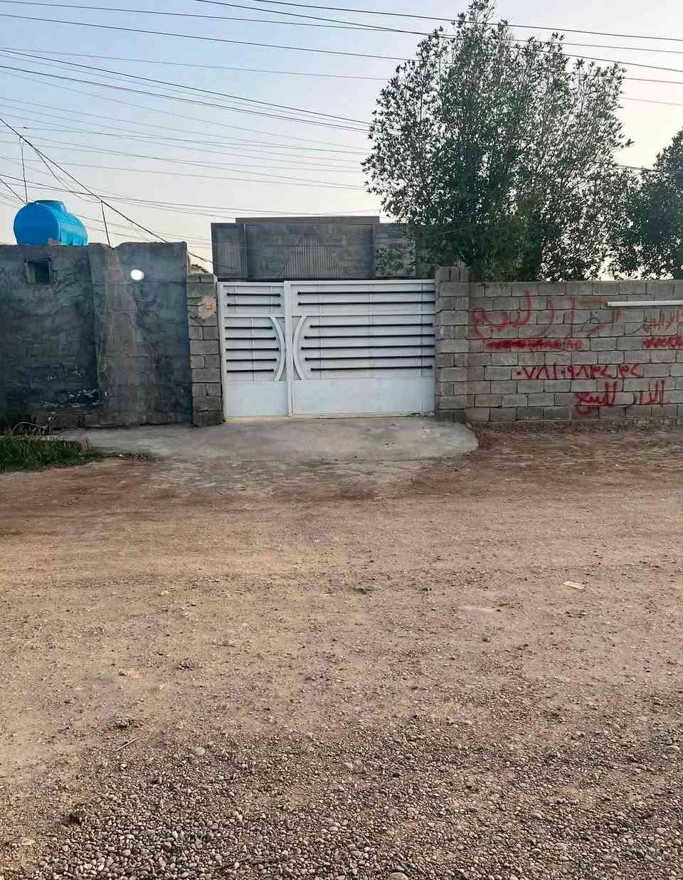 دار للبيع زراعي
في ابو غريب خلف محطه جوهرة العدنان المساحه 400 متر 

بيت كامل بي نقص فقط لارضيه صبه مو سيراميك 

شارعا 15 متر منطقه سكنيه وخدمات كامله 

يبعد عن السريع كيلو لبيت يحتوي على غرفتين وستقبال ومطبخ

وحمامات داخليه وخارجيه وبي حديقه جبيرة وكراج يتسع ل 4 سيارات البيت واجهية 14 متر والنزال 29 البيت جاهز للسكن 

السعر 68  وبي مجال 
للاستفسار *********** //
                 ***********//
