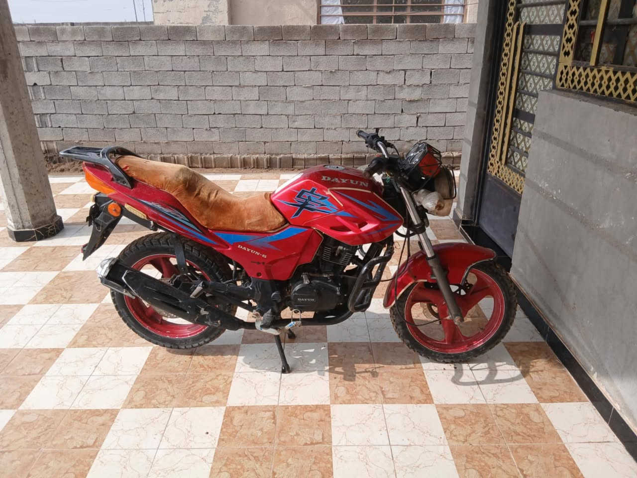 سلام عليكم دراجة دايوان للبيع موديل 2014 كفالة عامة اوراق اصولي المكان واسط العزيزيه  السعر 950وبيهة مجال ***********
