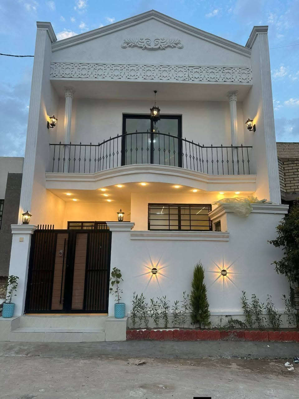 بسم الله ماشاءالله
🏠#دار_للبيع   100متر واجهيه 6،25متر نزال 16متر
  طابقين   بناء حديث وتصميم متكامل ✨️
يحتوي البيت. ع[4غرف نوم -استقبال -صحيات عدد 2- صالة- ومطبخ] البيت شغل درجة اولى 
مع الخدمات[ماي-كهرباء-تبليط]✨️
🔴ملاحضه البيت جاهز للسكن 🔑
⬅️نوع العقار  طابو زراعي سند 25 اقرار محكمه 
⬅️العنوان #بغداد_الدوره_البوعيثه   
       مجمع السلطان الاول 
🔴للاستفسار  خاص او الاتصال ع  الرقم 
☎️***********
☎️***********
