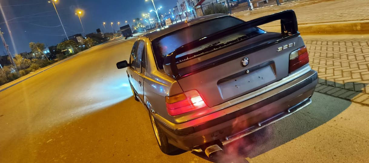 سلام عليكم  е36 
v6
محرك 28
كير عادي 
حداديه ٨٥٪
تايرات ٧٥٪
غرفه يرادلها ترتيب 
نقصها بكلايت صفحه لخلفي ميشتغل 
رقم بغداد دولي 
 شرط لتحويل
مكاني بغداد  حي لجهاد السعر ٤٢
***********
