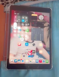 ايباد 9 ذاكره 64 ضربه كسر بل كلاسه مثل ما موضح بل صوره انطيك بي ضمان ش...