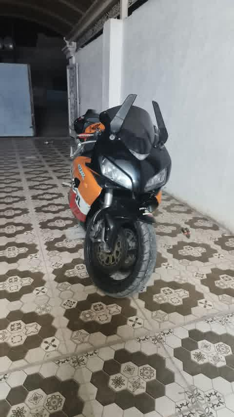 سلام عليكم دراجه RR.1000 دراجه خير من الله شلعه معدل بيهه صوت خفيف بل كام شفت ودكمه الصلف واكفه تشتغل دفع أو من شخاطه ..دراجه جفتهه ب غداد وصارلهه هواي كاعده قبل يومين يله شغلتهه .مكانهه رمادي 

سعر 17


**إذا كنت صاحب هذا الإعلان وتريد حذفه لأي سبب، رجاءا أرسل رسالة إلى الدعم الفني**