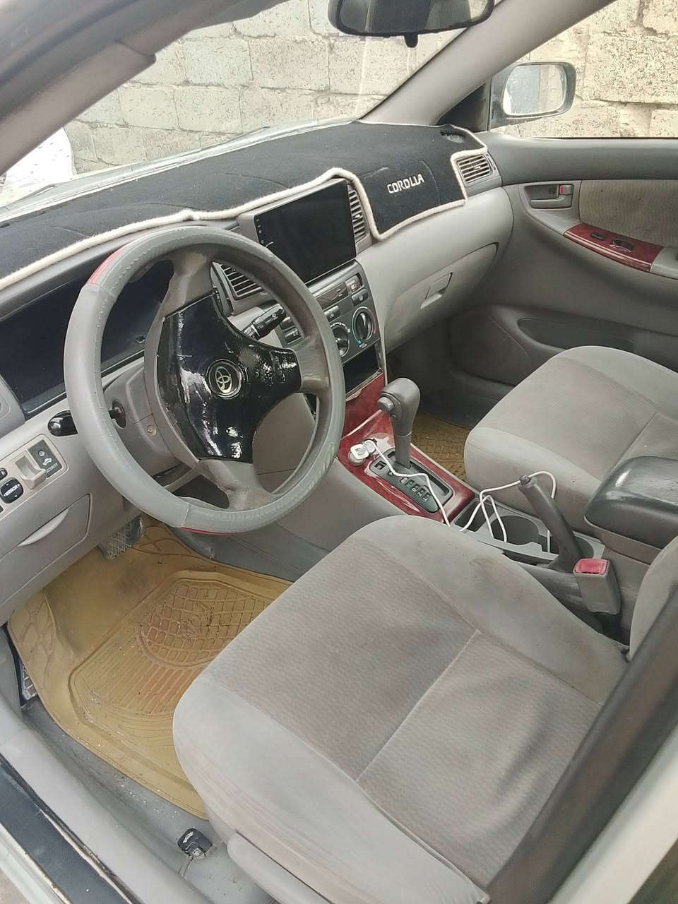 السلام عليكم كورلا نحله 2007 للبيع حادثه جاملغ امامي ايمن مصبوغه حزام سياره ليبل واحد كله كهربائيات كله شغاله مابيه نقص التبريد بي ليك بلفريز سنويه جديده هزه جديده السياره بسمي تحويل ثاني يوم محرك كير كفاله السعر 82 وبيه مجال 
الرقم ***********
