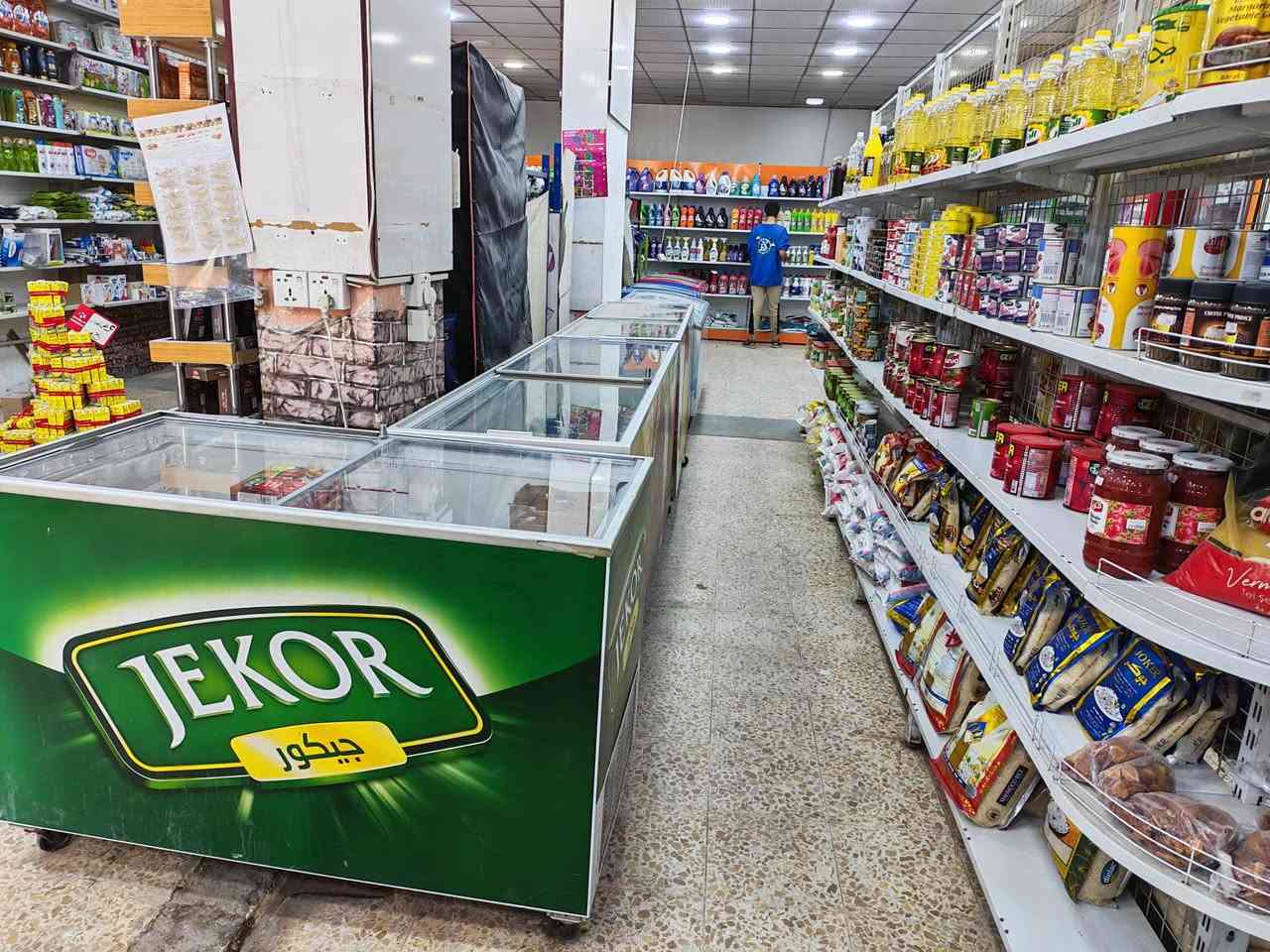 اسواق للبيع
اسواق الحجي
تحتوي على
15 براد عمودي 7 شركات
8 براد افقي 3 شركات
براد مقبلات طرح
عارضة كرزات كبيرة
سبلت كنتوري 1
مبردة مركزية 1
منظومة كاميرات
مساحة الاسواق 170 متر
العنوان: كربلاء / التحدي/ قرب تقاطع السفراء 
للإستفسار الاتصال على الرقم
***********
