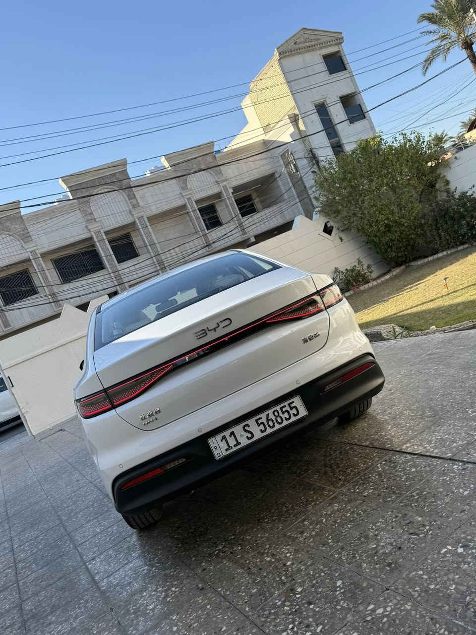 السلام عليكم byd سيل 5
ماشيه الف وقابل للزياده 
مرقم بغداد كامل 
كافة ملحقاتهه 
مواصفات معروفه 
المكان بغداد / حي الجامعه 
للبيع 18 مليون و 600 الف
***********
