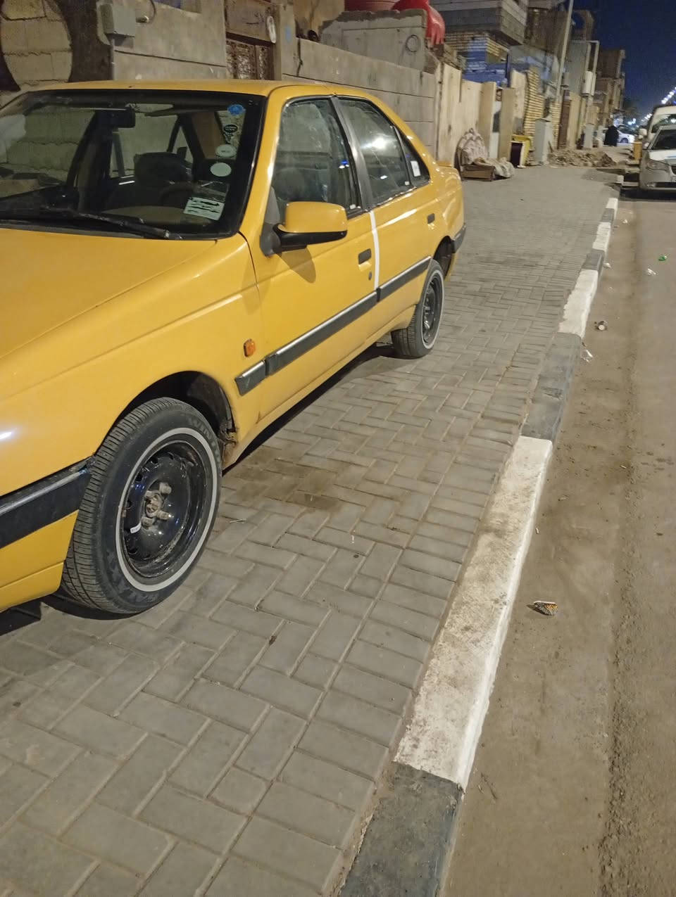 السلام عليكم 405 مديل 16 المكينه بيه كازكيت الكير جديد حداديه جديده تخم تاير راعيه يريد تحويل الهيه مصفره عدي وصولات السعر 30 مكاني حي الحسين اولاين *********** المو شراي لايتعبني رقمه بصره
