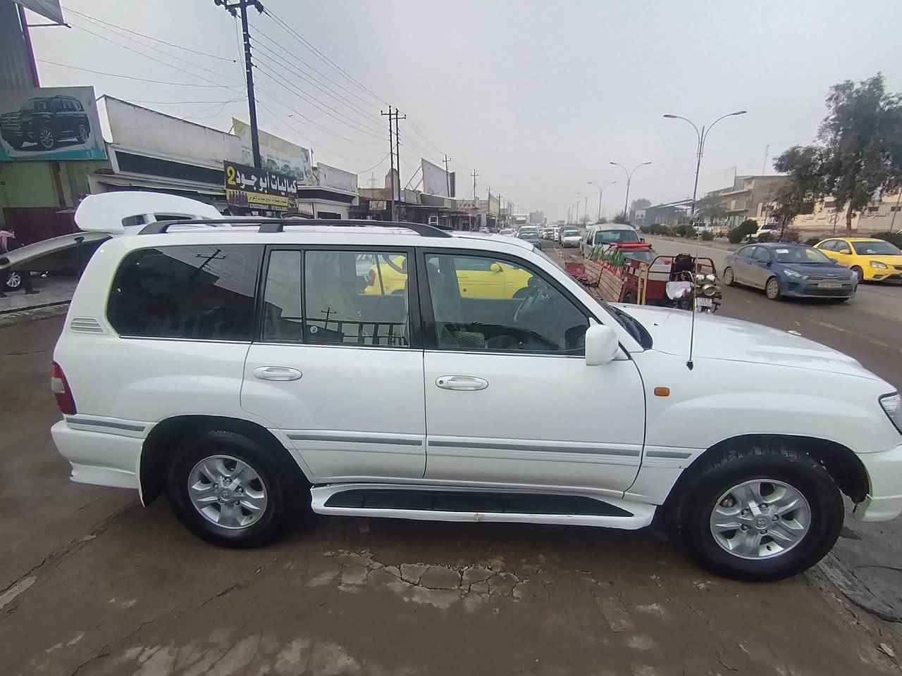 للبيع تويوتا لاندكروزر  – موديل 2007
مكانها- محافظة نينوى
الرقم: بصرة/ مشروع وطني
السنوية: نافذة لحد سنة 2028
المحرك: 6 سلندر –4.5 لتر
القير: أوتوماتيك
الدفع: دبل (4×4)
 دبل تانكي
الوقود: بنزين + منظومة غاز حكومية 80 لتر
اللون الخارجي: أبيض
اللون الداخلي: بيج
الحالة الفنية:
الماكينة: ممتازة
القير: ممتاز
الدبل: شغال
الشاصي: سليم
الملاحظات بكل أمانة:
بيها صبغ جاملغ + نفر + لبوند
باب الصندوق مبدل وكالة
البدنة مبدلة أصلية
السيارة نظيفة واستعمالها زين، جاهزة للفحص بأي مكان
السعر  160 وقابل للتفاوض 

*********** وتساب
***********
