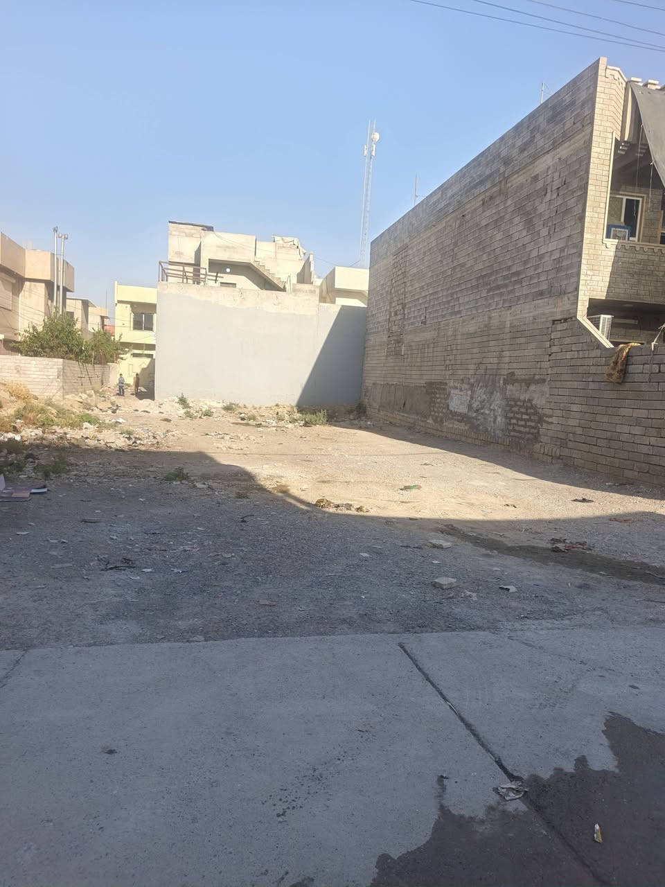 (السلام عليكم)
هل تبحث عن المكان الأنسب لبناء منزل أحلامك؟ نعرض لكم قطعة أرض مميزة في تقطيع فياض، تتمتع بمواصفات هندسية مثالية تضمن لك واجهة عريضة وتصميماً مريحاً.

المساحة: 286 متر مربع.

الأبعاد: واجهة 11 متر × نزال (عمق) 26 متر.

الموقع: تقطيع فياض مقابيل المزرعه(منطقة سكنية هادئة وواعدة).
أبعاد هندسية ممتازة: الواجهة العريضة (11 متر) تمنحك حرية أكبر في تصميم واجهة المنزل وتوزيع الغرف بشكل مريح.

جاهزية البناء: الأرض مستوية ومناسبة تماماً للمباشرة بوضع المخططات الهندسية. (مع وصل بلديه) 

بيئة سكنية: موقع يجمع بين الهدوء وقرب الخدمات الأساسية

للاستفسار أو المعاينة الميدانية، يرجى التواصل معنا:

📞 رقم الهاتف:(***********)👤 ***********اسيا

