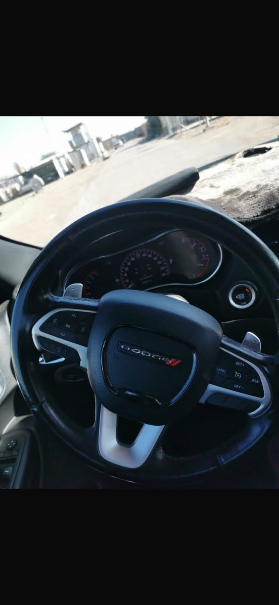 دورنكو 2017وارد امريكي 1/1فول مواصفات حادثهة بسيط كلش لالغود ولاشواصي جاملغ وبنيد فقط ولباقي مكفول رقم اربيل باسمي  تريد تحويل تريد وكاله سياره جاهزه ع اخر حبايه كل نقص مابيهة مكانهة البصره سعرها200وبيهة مجال للشراي رقم التلفون***********
